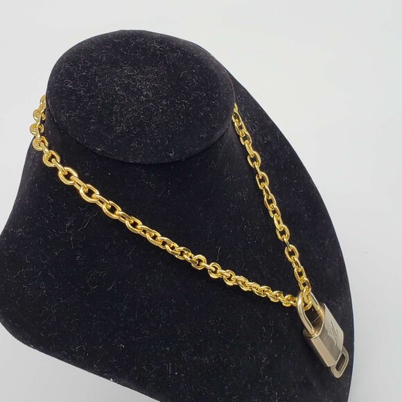 100% Auth Louis Vuitton Lock & Key with Unbranded Gold Plated Chain Necklace - Picture 5 of 6